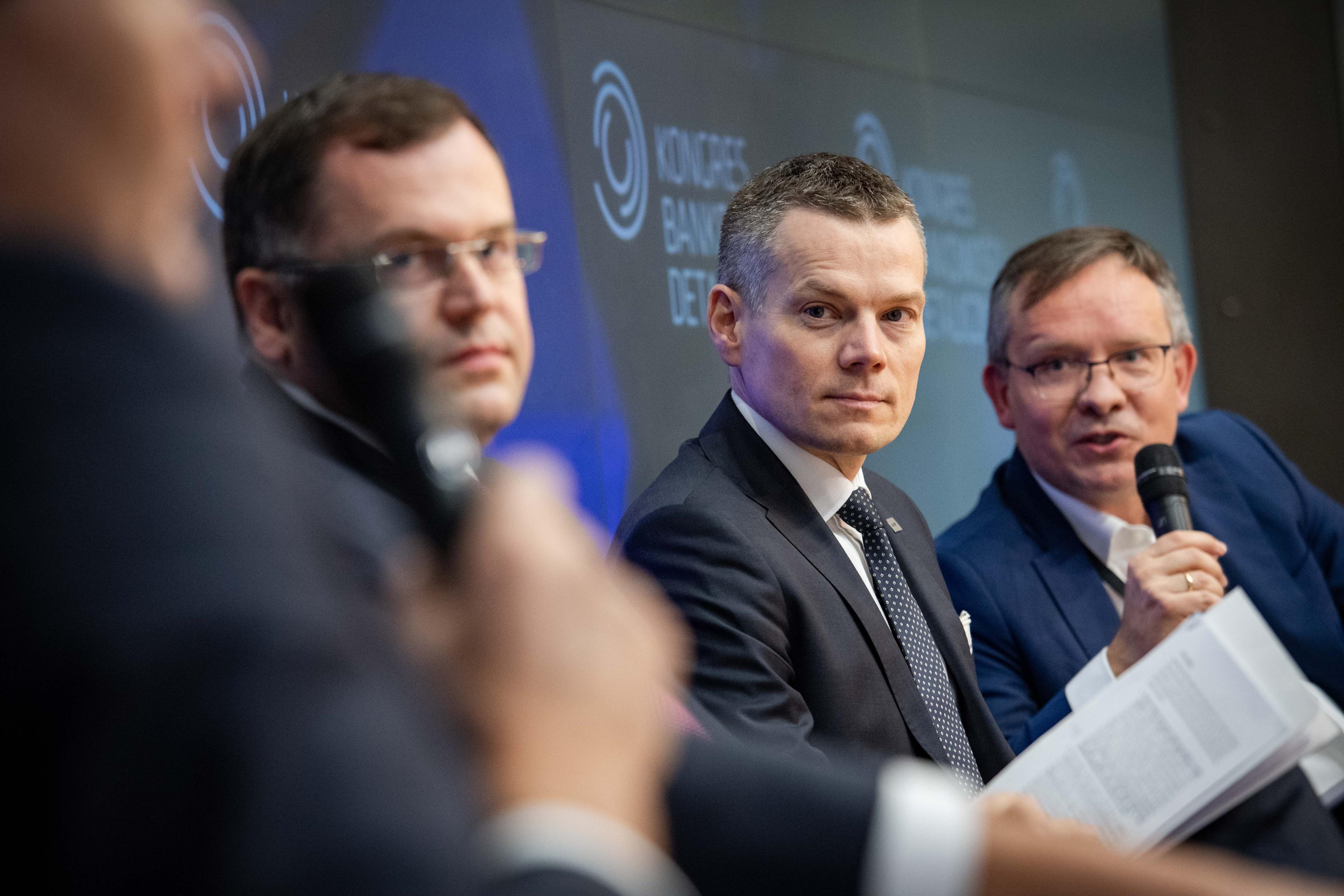Jacek Jastrzębski listens to debate participants