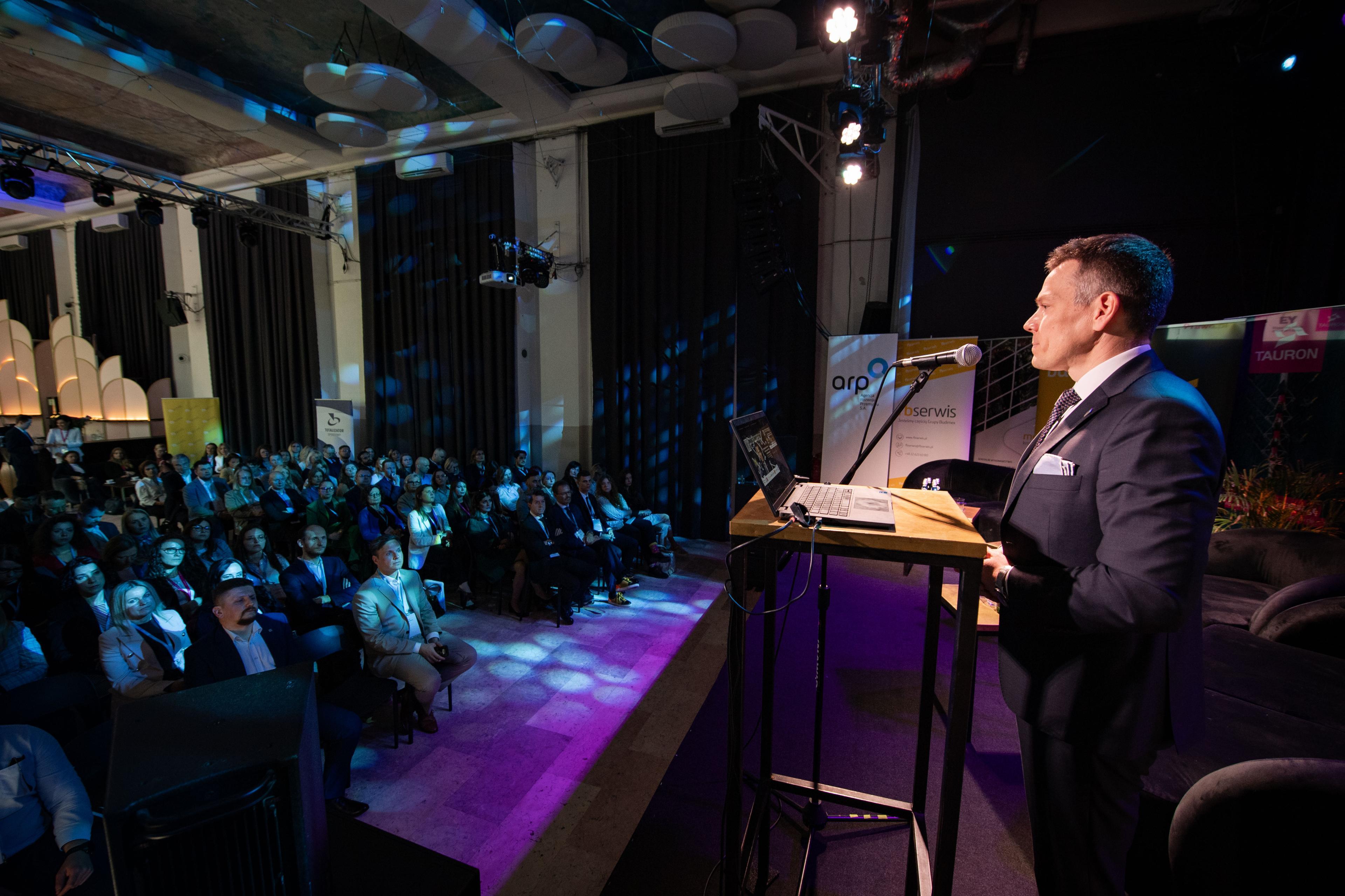 Jacek Jastrzębski on stage and audience