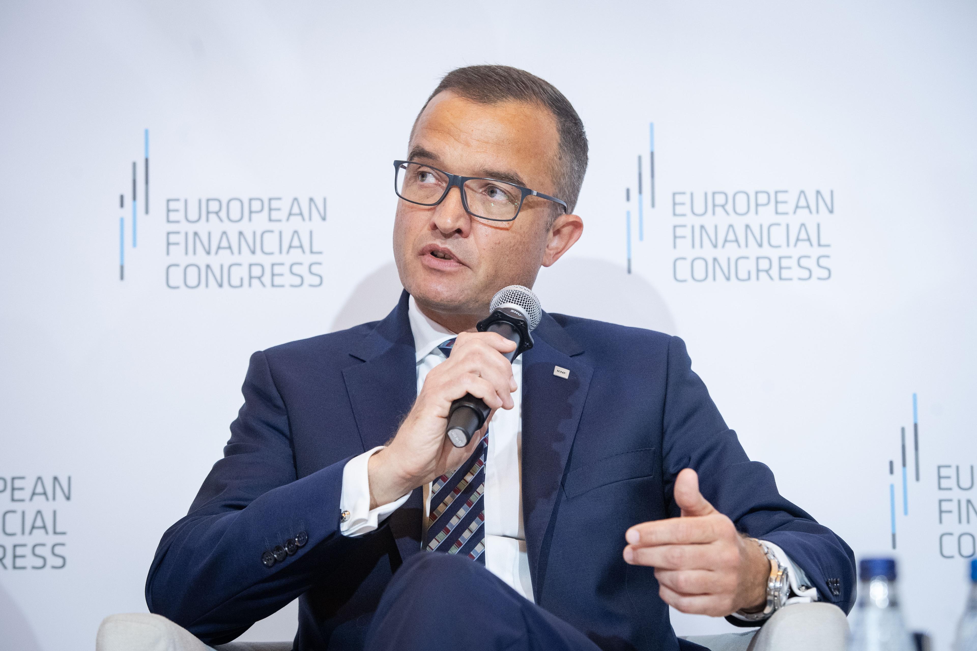 Marcin Mikołajczyk with microphone