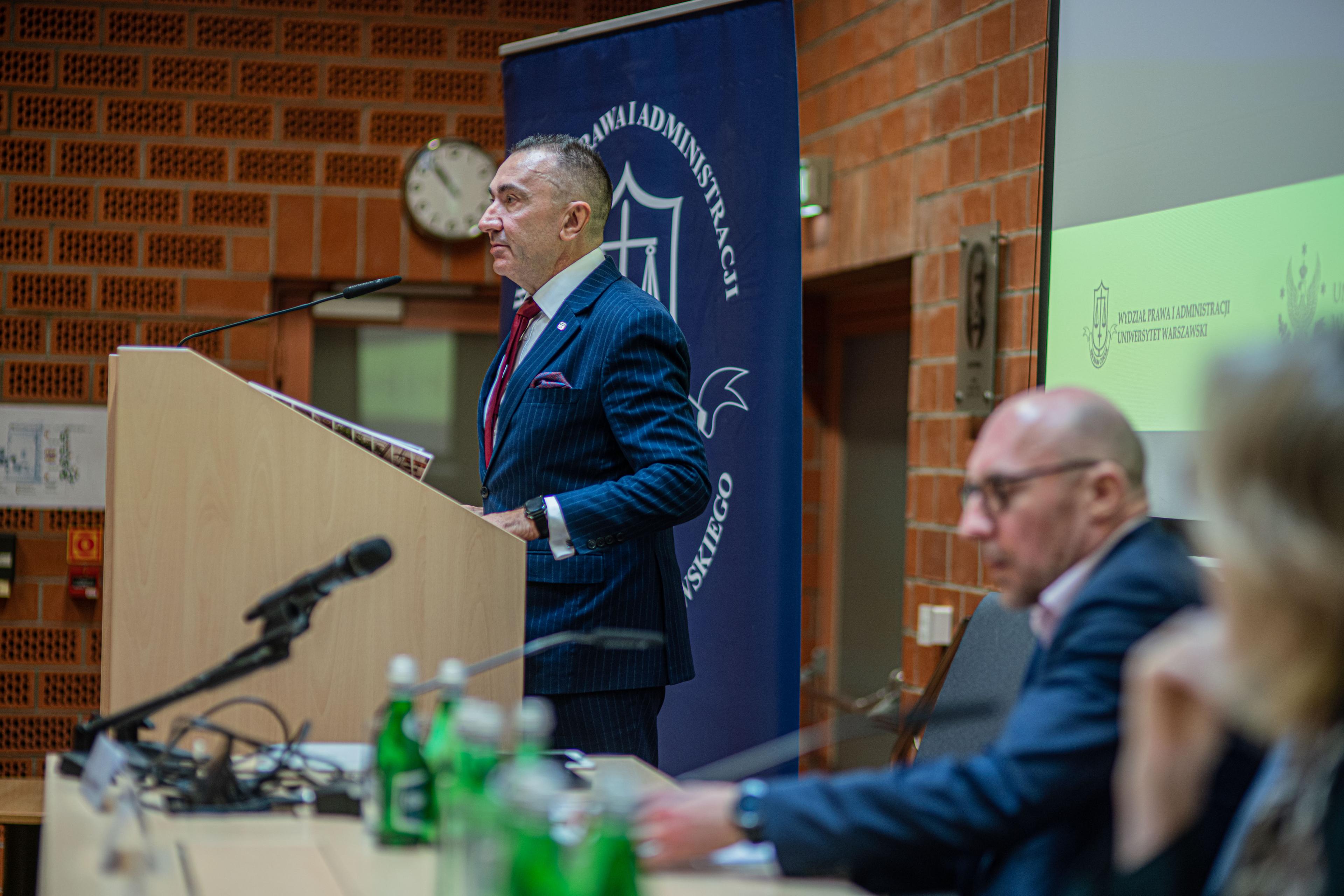 Emil_Radziszewski_i_Piotr_Brudnicki_wystapili_podczas_wspolnej_konferencji_UW_UKNF_RPO_RF