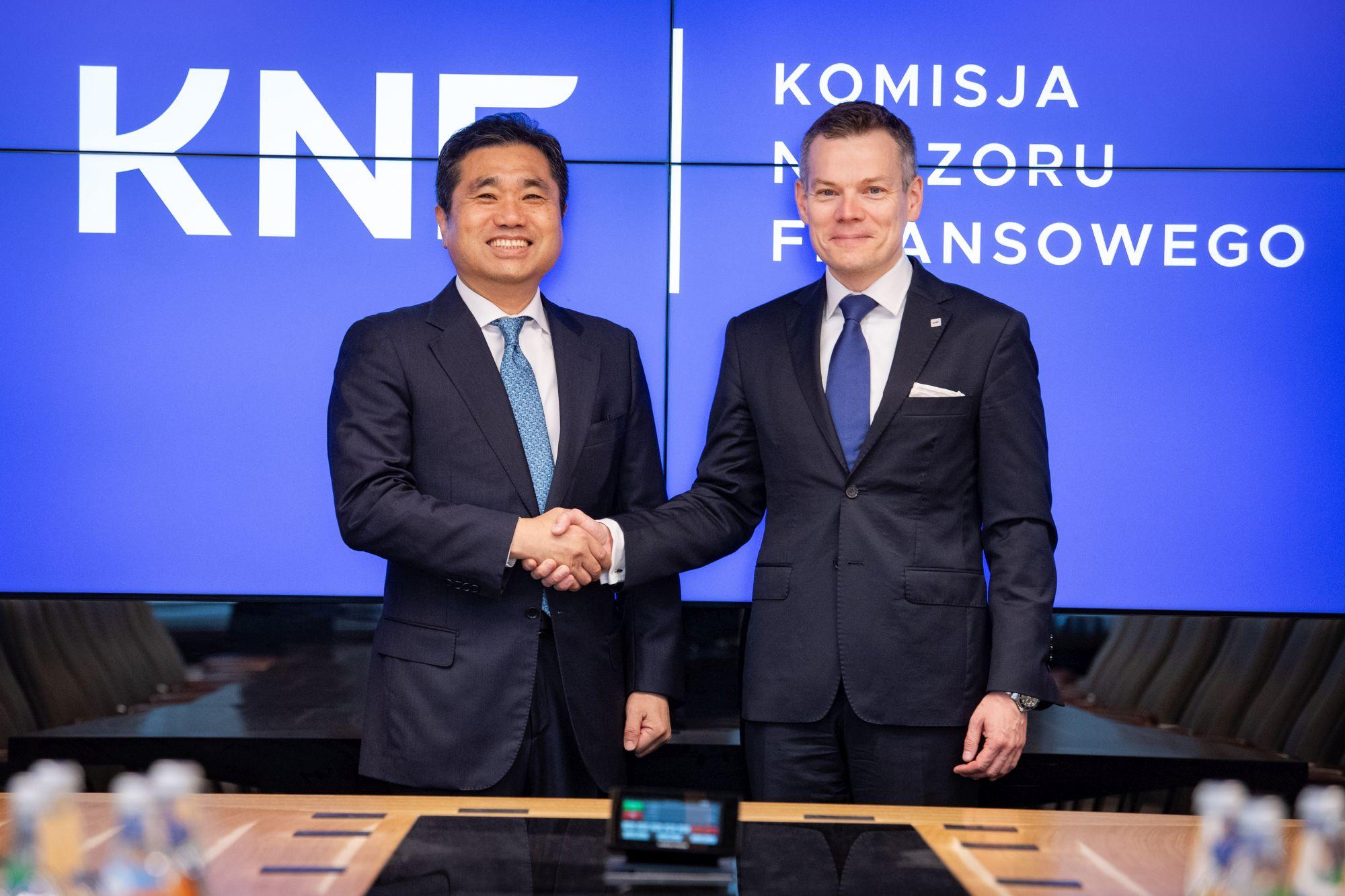 Jacek_Jastrzebski_Przewodniczacy_KNF_oraz_Hoonmin_Lim_Ambasador_Republiki_Korei_w_Polsce Jacek_Jastrzebski_Przewodniczacy_KNF_oraz_Hoonmin_Lim_Ambasador_Republiki_Korei_w_Polsce