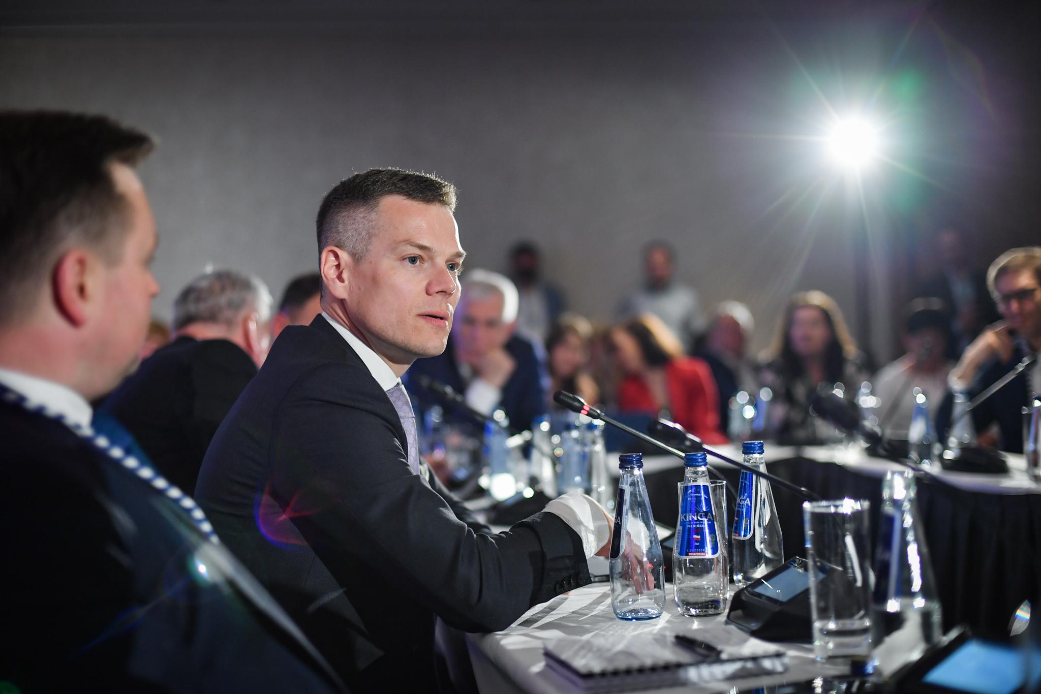 Jacek_Jastrzebski_i_Kamil_Liberadzki_w_panelu_o_kredytach_na_EKF