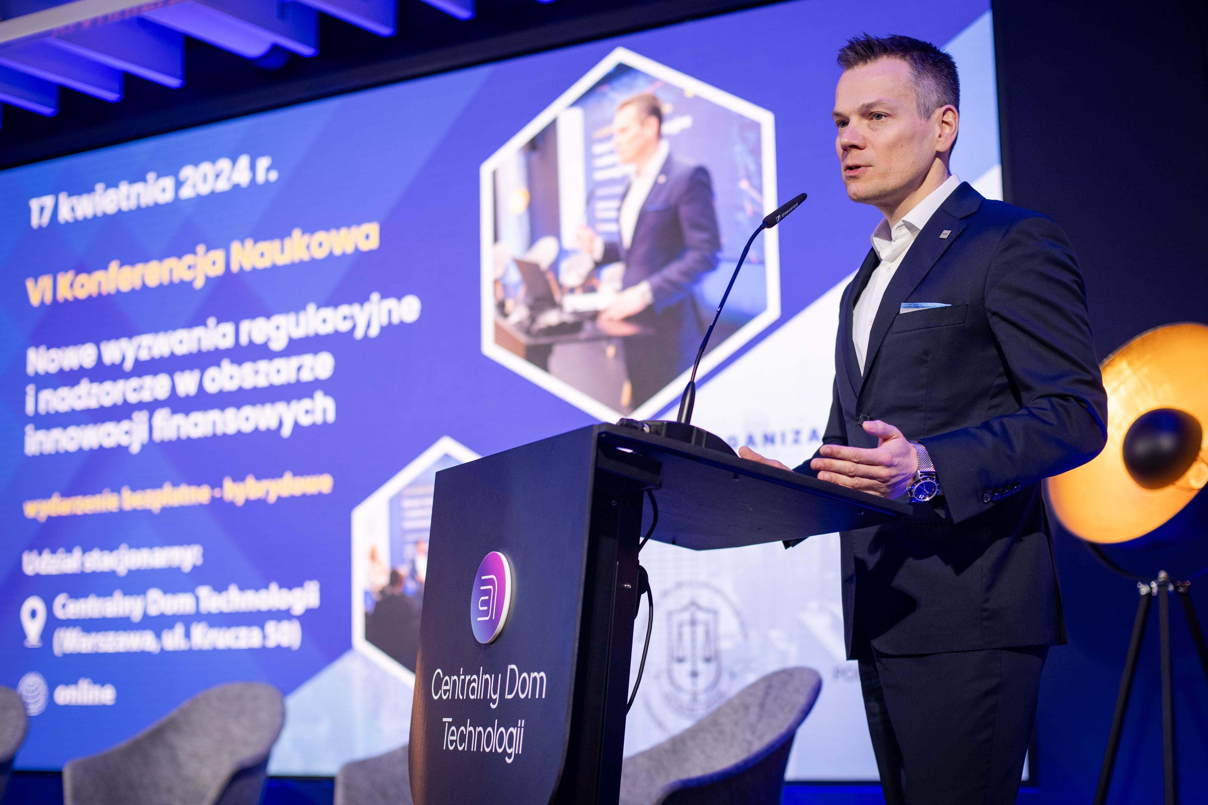 Jacek_Jastrzebski_otworzyl_VI_Konferencje-Nowe_wyzwania_regulacyjne_i_nadzorcze_w_obszarze_innowacji_finansowych