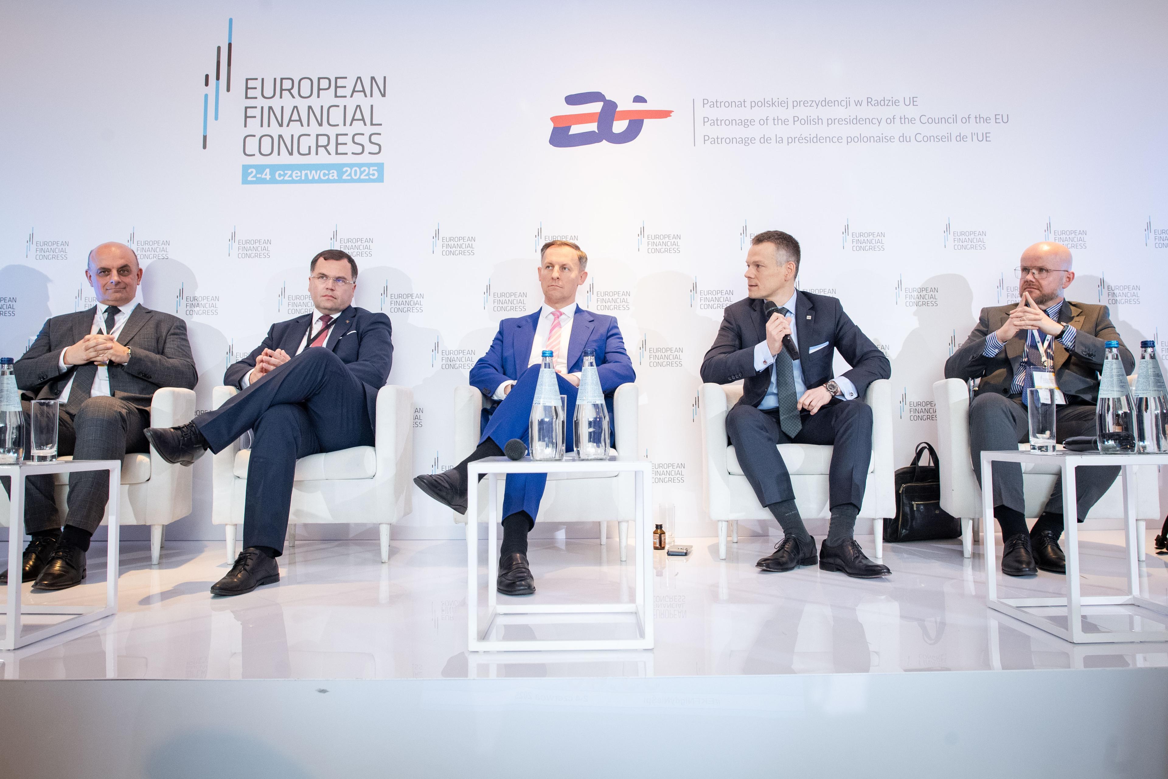EKF: Jacek Jastrzębski w panelach o ochronie praw konsumentów oraz rozwoju sektora bankowego - 2