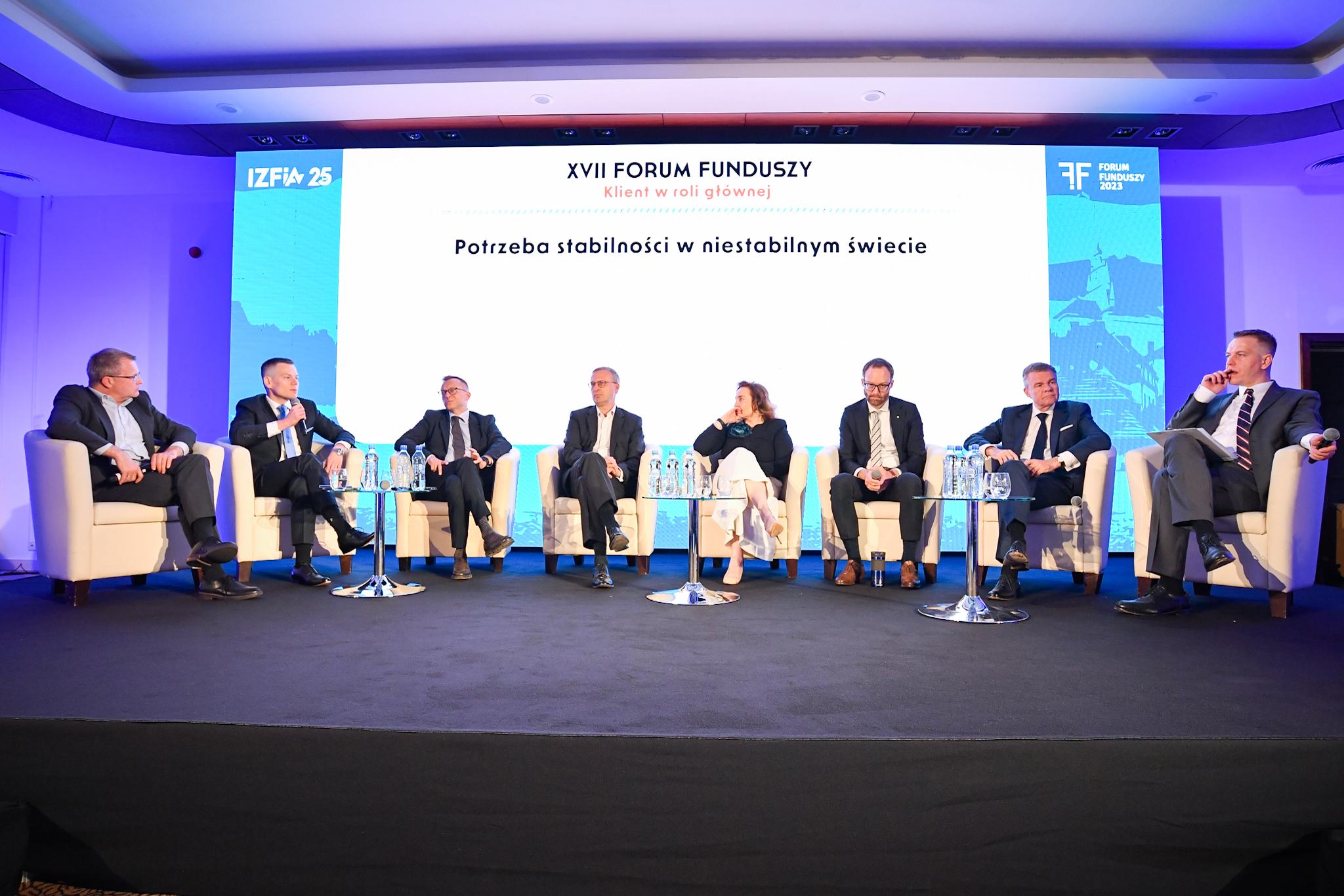 Jacek_Jastrzebski_wzial_udzial_w_panelu_na_XVII-Forum_Funduszy_IZFiA