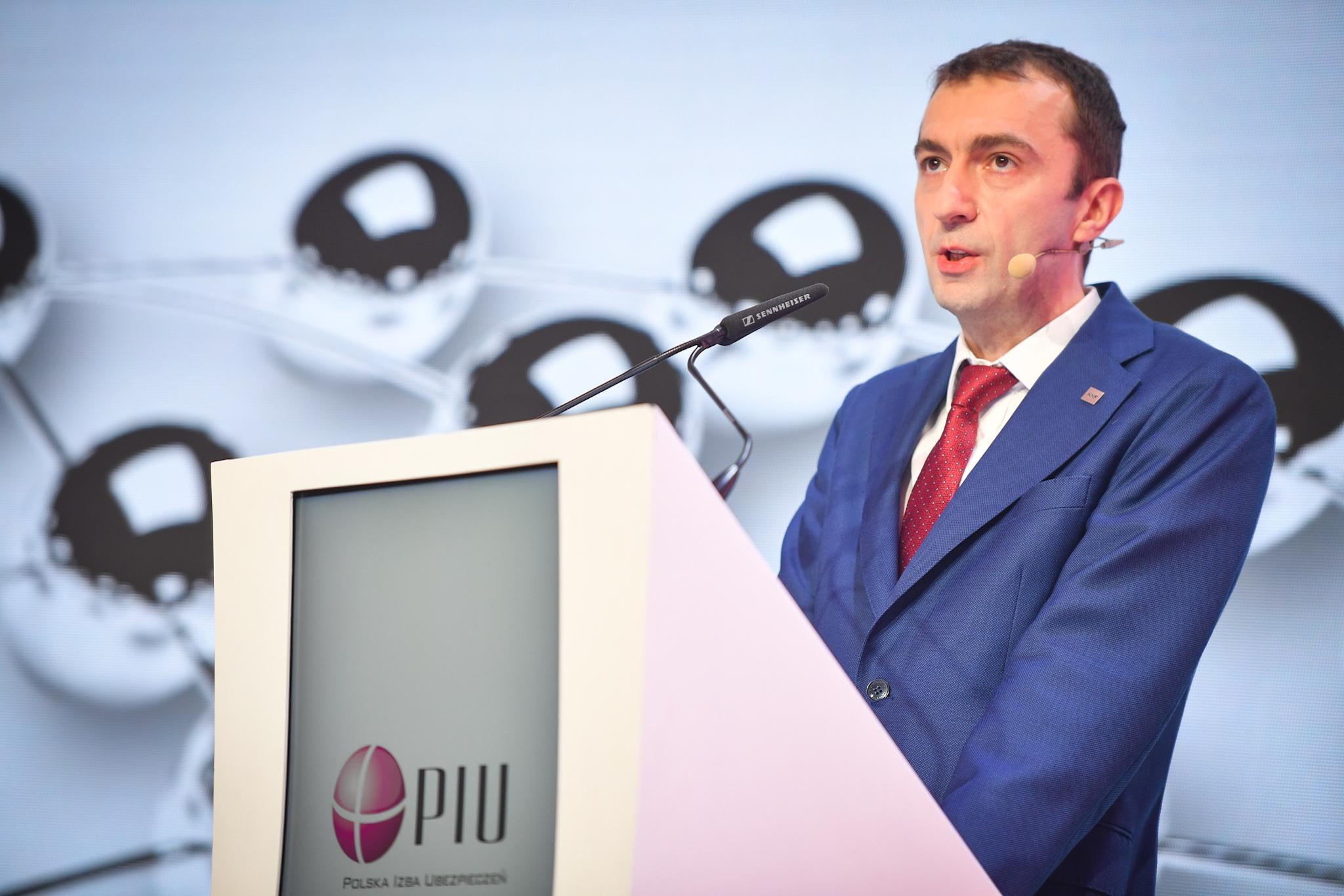 Krystian_Wiercioch_Zastepca_Przewodniczacego_Komisji_Nadzoru_Finansowego_podczas_otwarcia-XKongresu_PIU