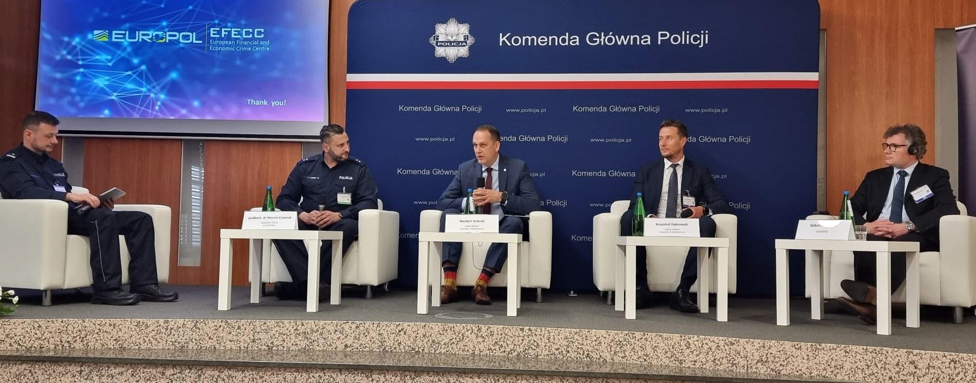 Krzysztof_Dabrowski_i_Norbert_Sewruk_na_konferencji-Komendy_Glownej_Policji.jpg