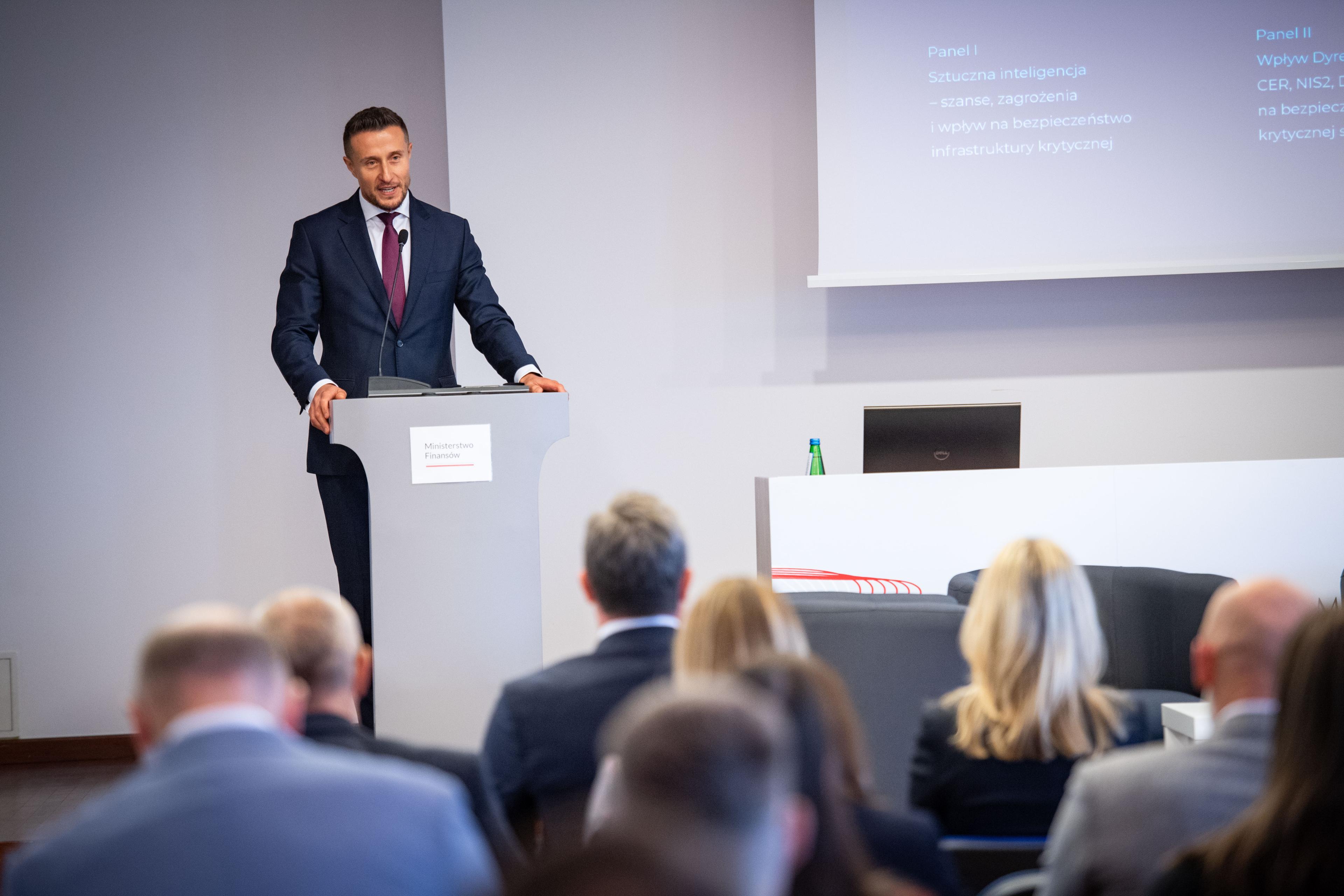 Krzysztof_Dabrowski_na_Forum_Ochrony_Infrastruktury_Krytycznej_Systemu_Finansowego_2023.jpg
