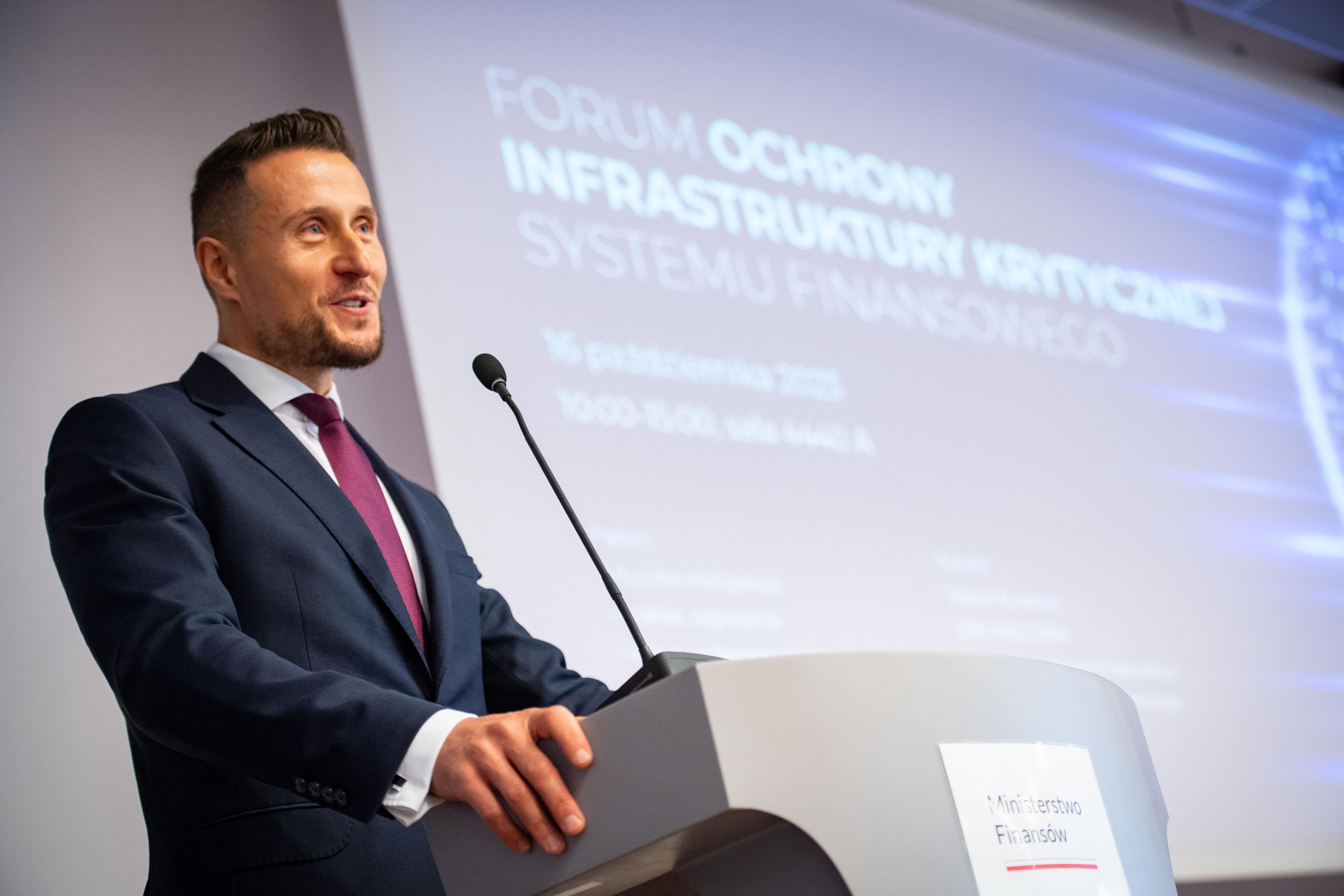 Krzysztof_Dabrowski_podczas_Forum_Ochrony_Infrastruktury_Krytycznej_Systemu_Finansowego_2023.jpg