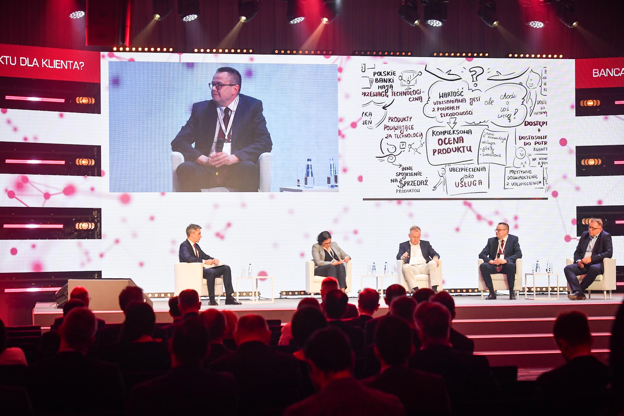 Maciej_Podlewski_w_panelu_podczas_X_Kongresu_PIU