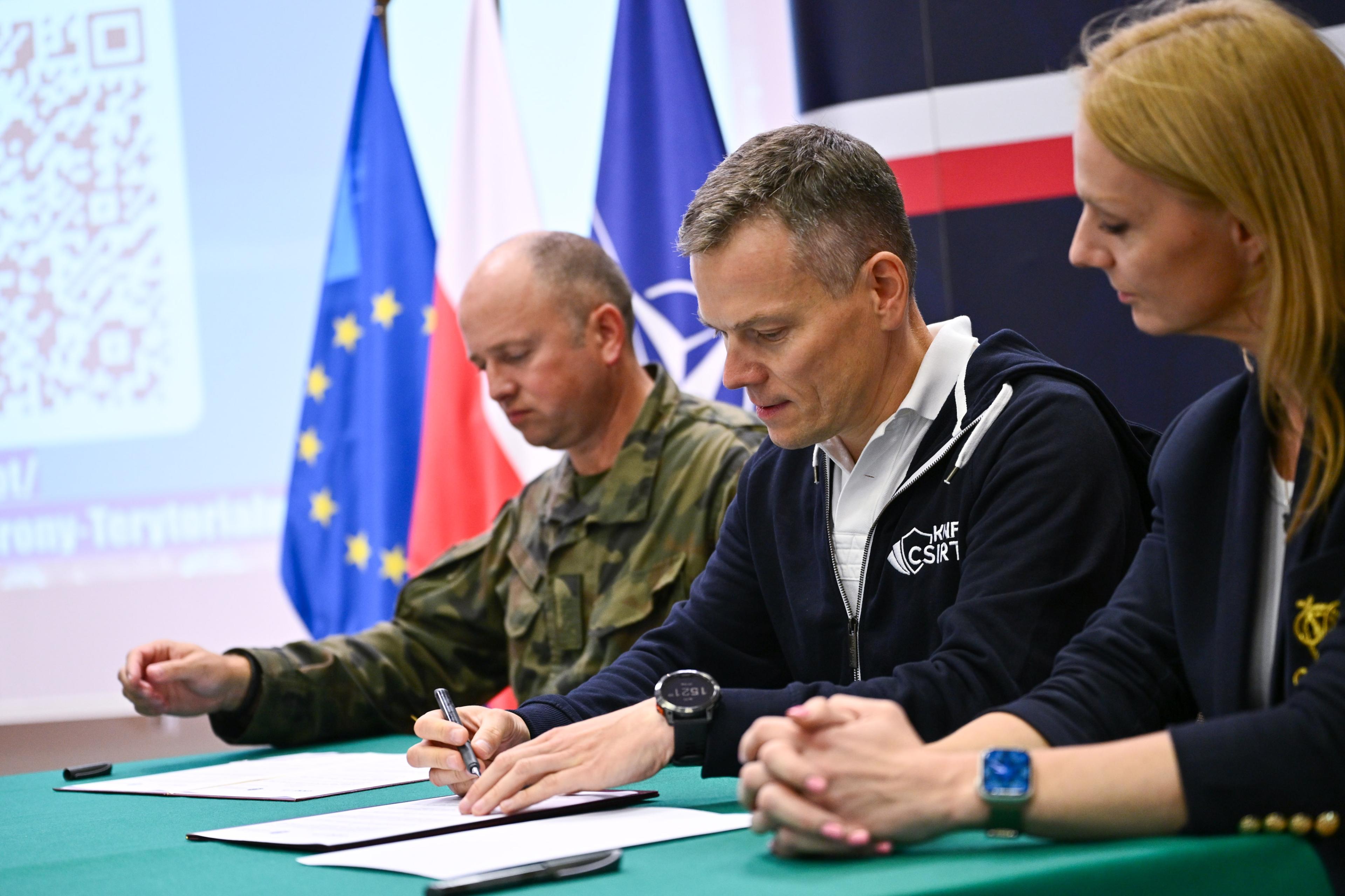 Podpisanie listu intencyjnego o współpracy pomiędzy UKNF a 18 SBOT_2