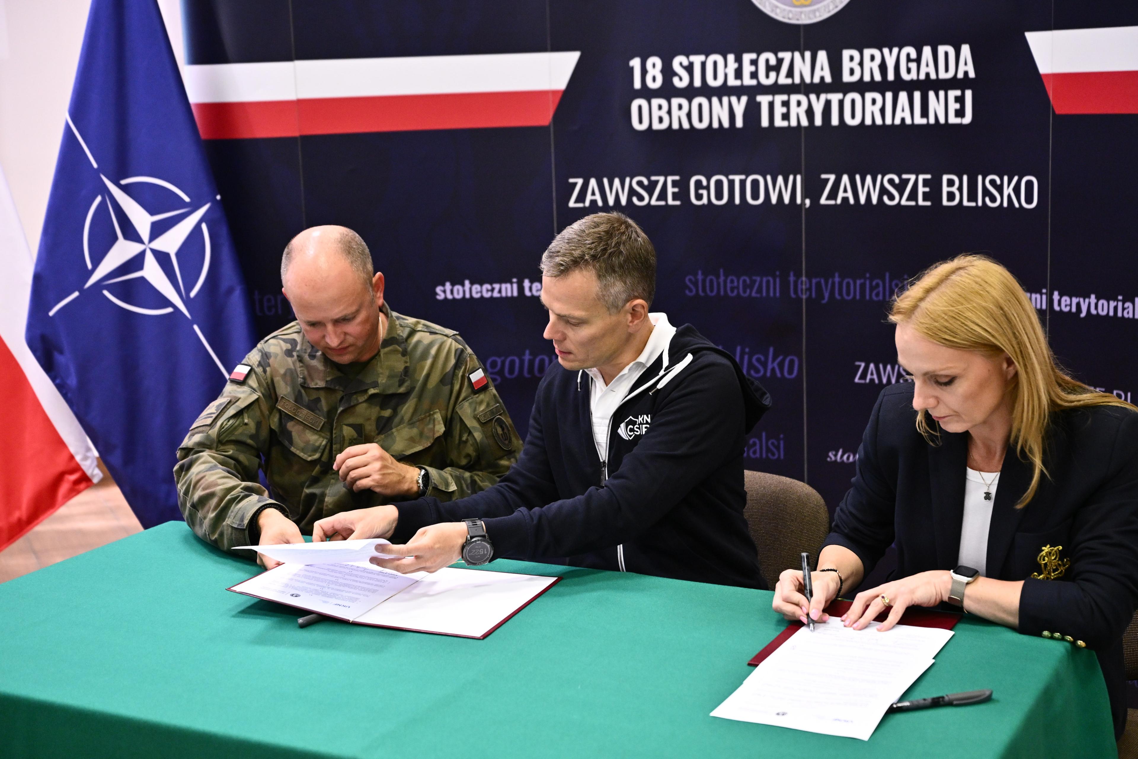 Podpisanie listu intencyjnego o współpracy pomiędzy UKNF a 18 SBOT_5