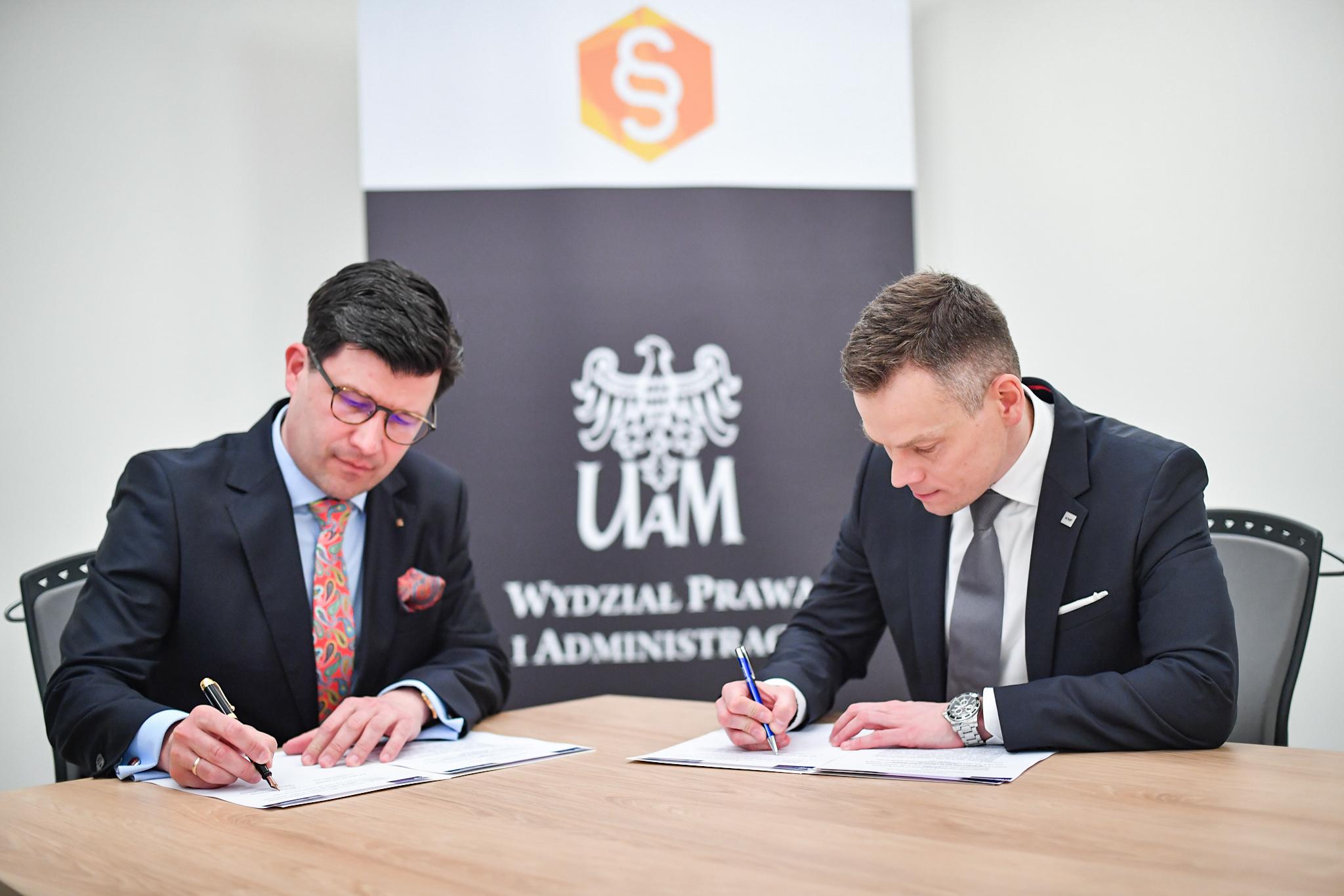 Podpisanie_porozumienia_pomiedzy_UKNF_a_WPiA_Uniwersytetu_im_Adama_Mickiewicza_w_Poznaniu Component