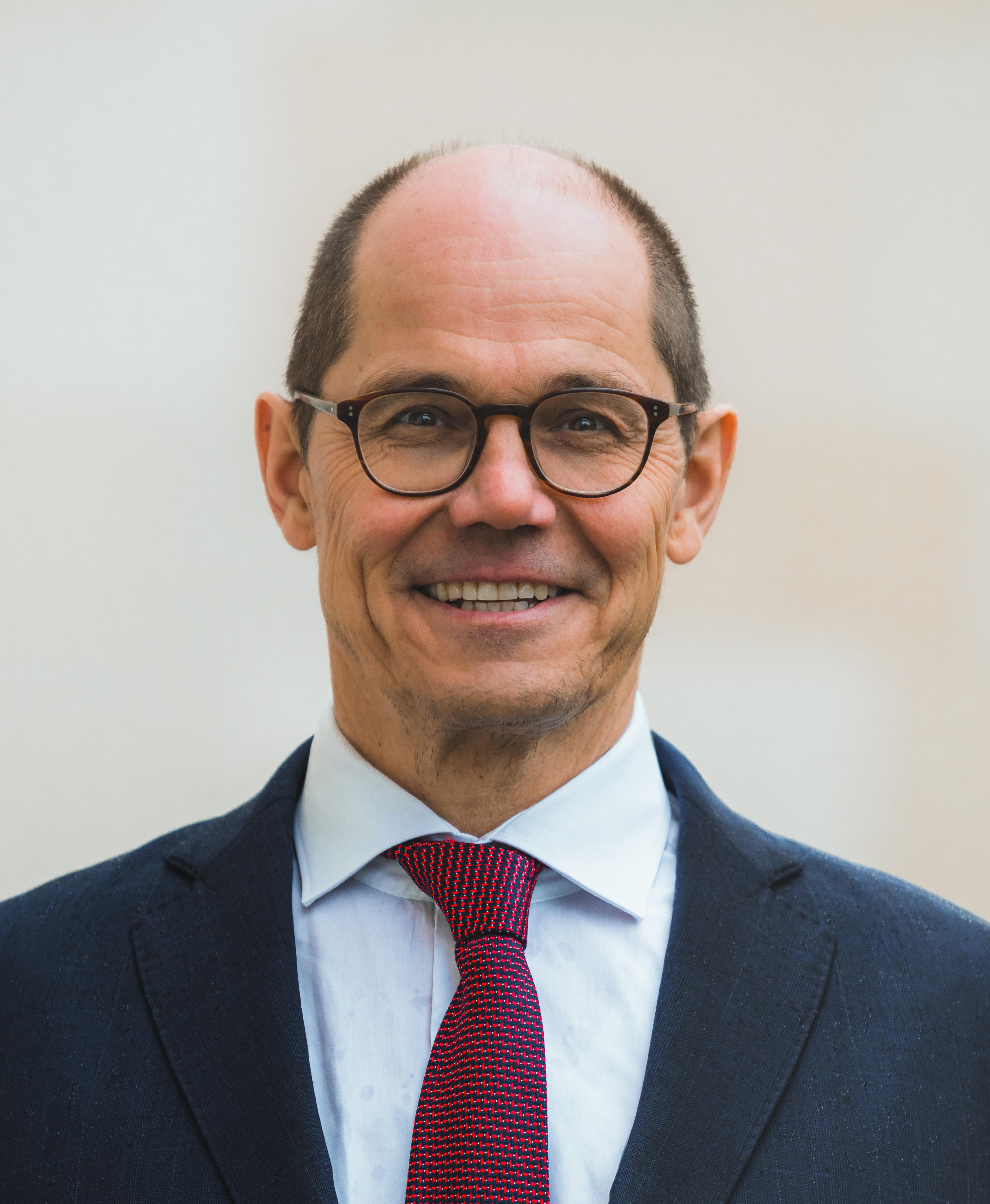 Profesor Rüdiger Veil Profesor Rüdiger Veil