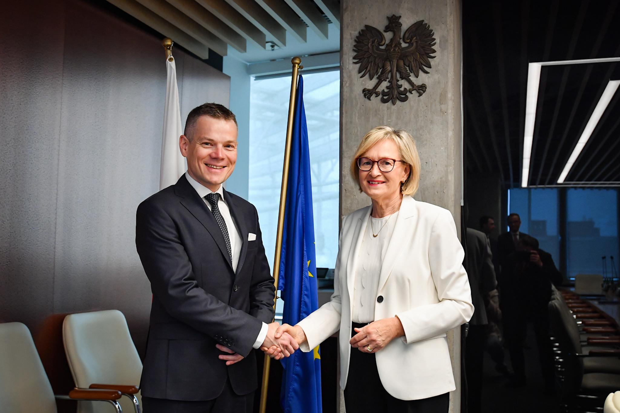 Przewodniczacy_KNF_spotkal_sie_z_Komisarz_UE_do_spraw_uslug_finansowych