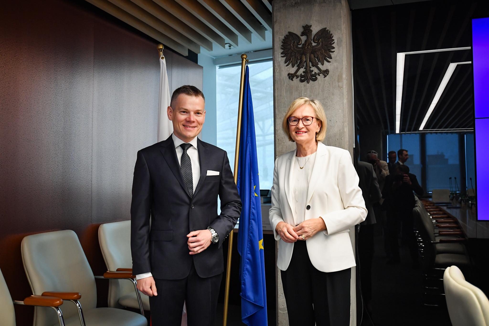 Przewodniczacy_KNF_spotkal_sie_z_Komisarz_UE_ds_uslug_finansowych