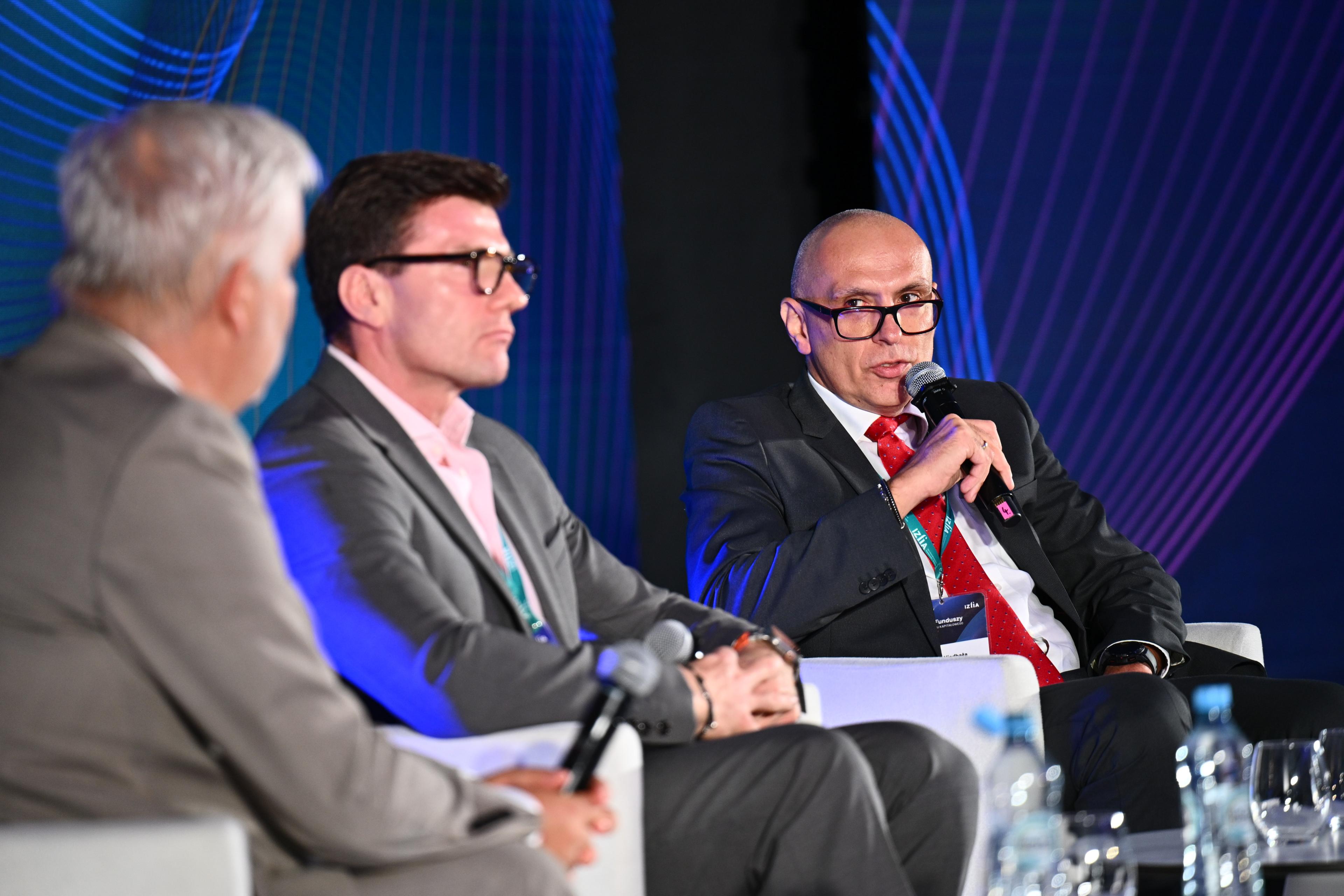Rafał Niedbała w Fireside chat: To nie jest kraj dla starych FIZ-ów podczas Forum IZFiA