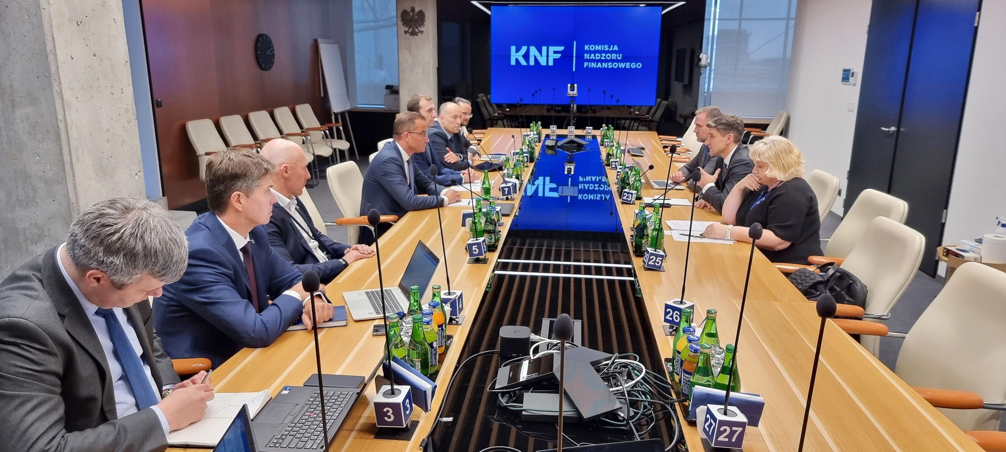 Spotkanie_Kierownictwa_Urzedu_KNF_z_przedstawicielami_Centralnego_Banku_Litwy.jpg Spotkanie_Kierownictwa_Urzedu_KNF_z_przedstawicielami_Centralnego_Banku_Litwy.jpg