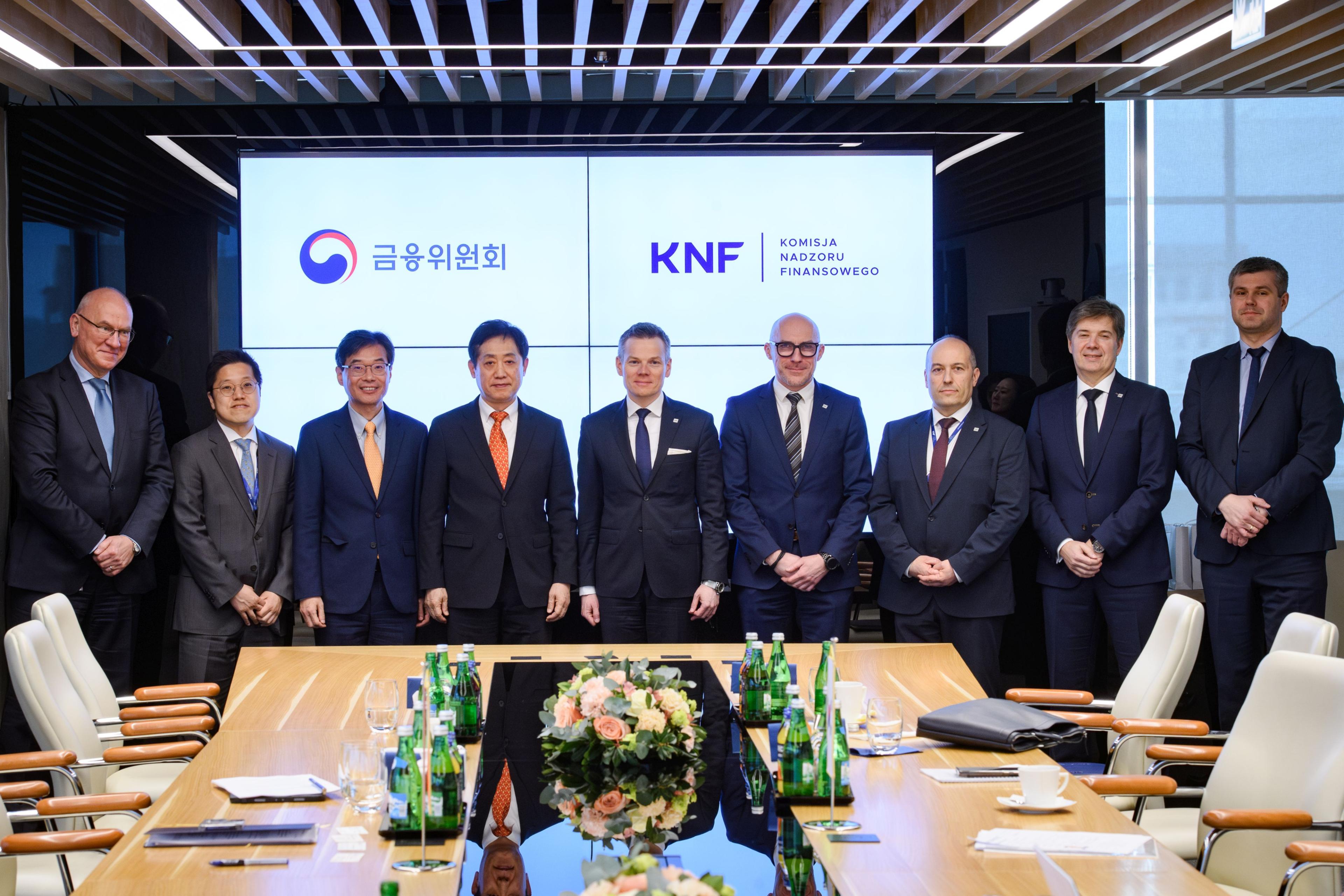 Spotkanie_Przewodniczacego_KNF_z_Przewodniczacym_FSC_Korei_.jpg Spotkanie_Przewodniczacego_KNF_z_Przewodniczacym_FSC_Korei_.jpg