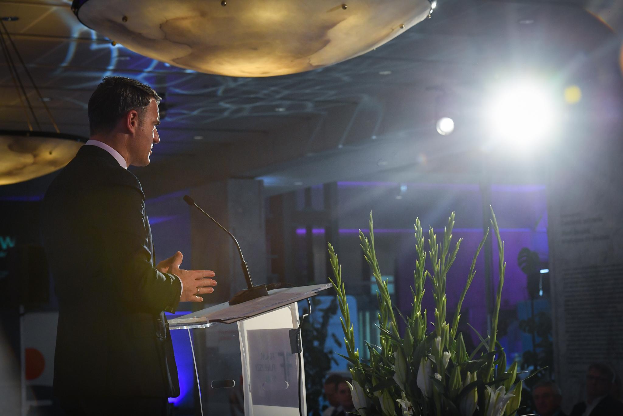 Zastepca_Przewodniczacego_KNF_podczas_otwarcia_XV_Forum_Funduszy_IZFiA