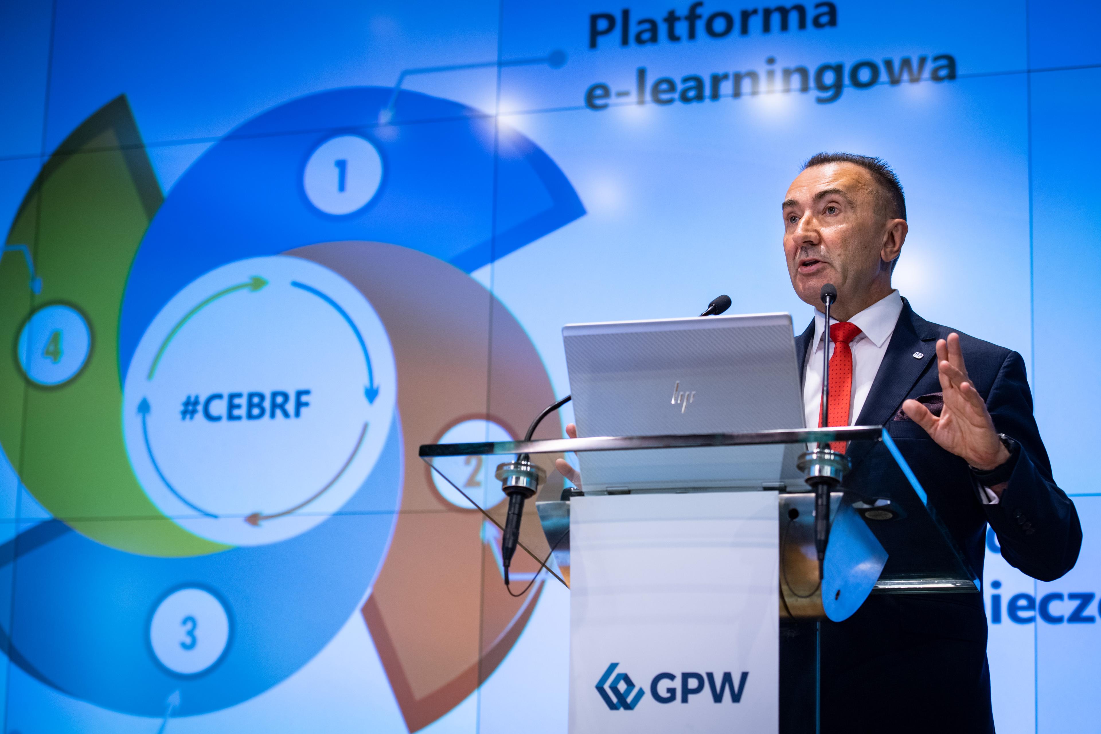 Zbigniew_Wiliński_na_kolejnym_spotkaniu_UKNF_z_uczniami_w_ramach_CEBRF