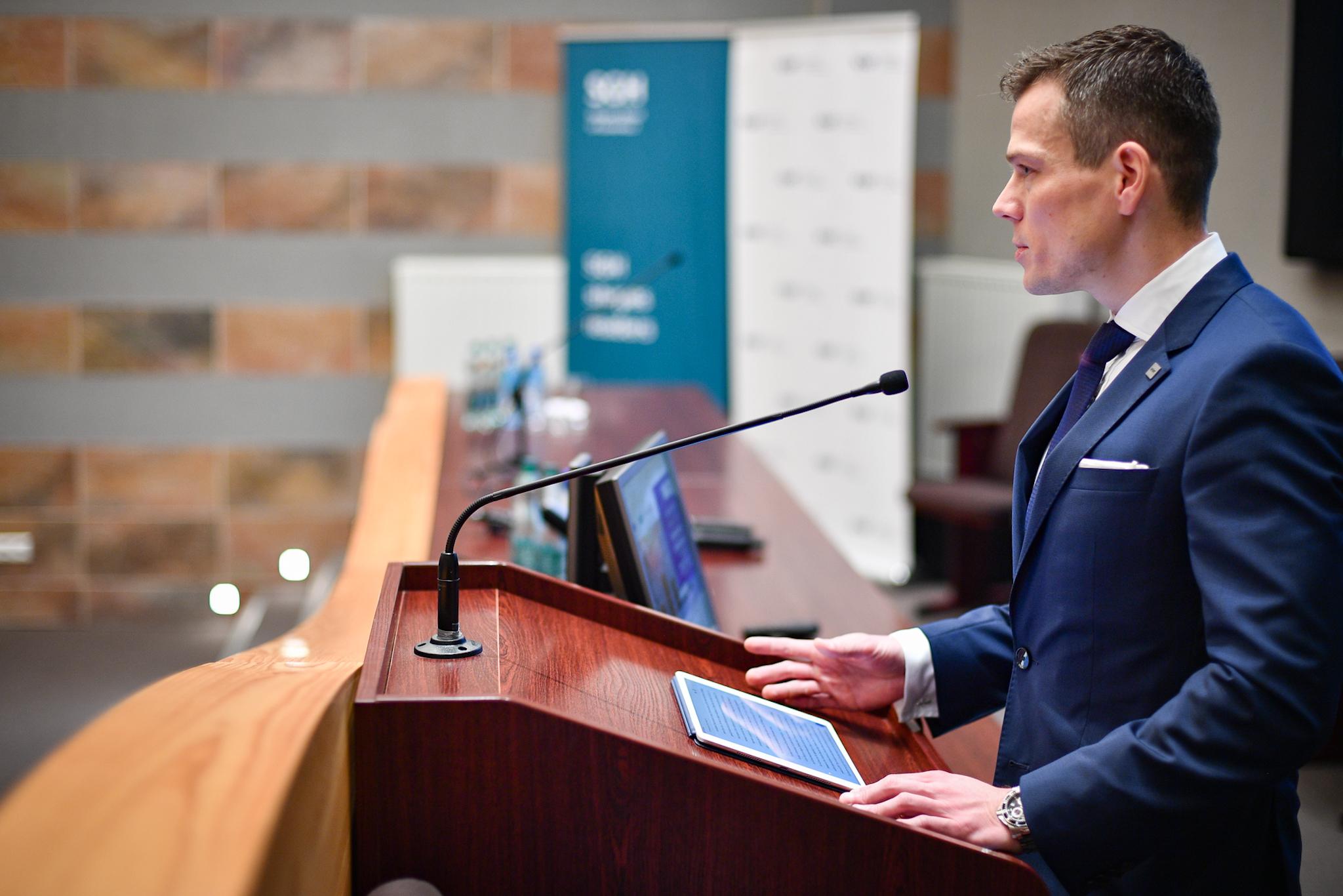 Przewodniczący KNF dr hab. Jacek Jastrzębski, prof. UW. przemawiający podczas międzynarodowej konferencji organizowanej wspólnie przez Urząd Komisji Nadzoru Finansowego oraz Szkołę Główną Handlową w Warszawie